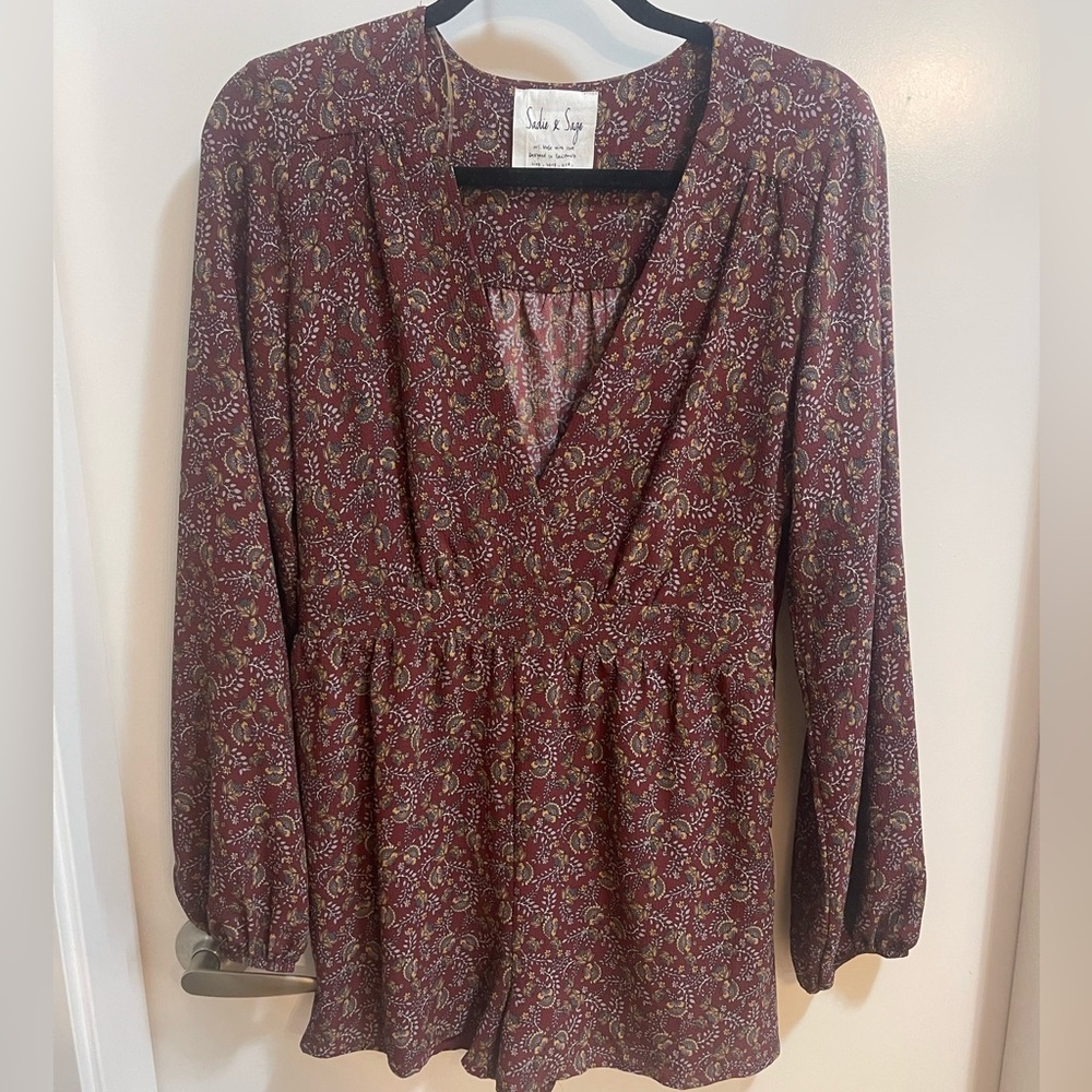 Sadie & Sage floral long sleeve romper with shorts - sz M